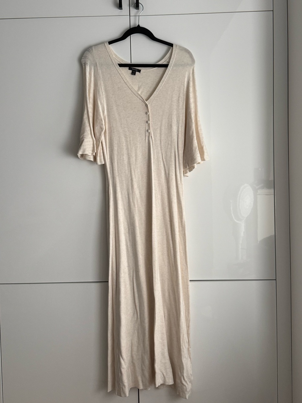 RW&CO. Cream V-Neck Henley Mid Dress